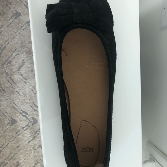 Black Velvet Bow-Tie Ugg Ballet Flats - Picture 2 of 3